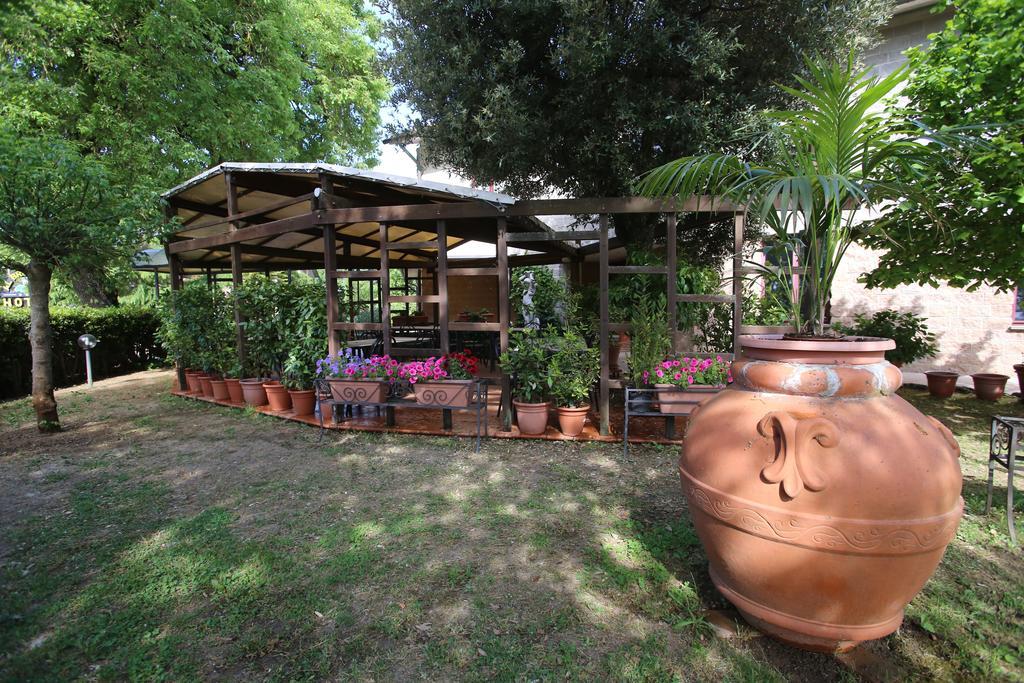 Hotel Ristorante Al Brunello Di Montalcino Exterior foto